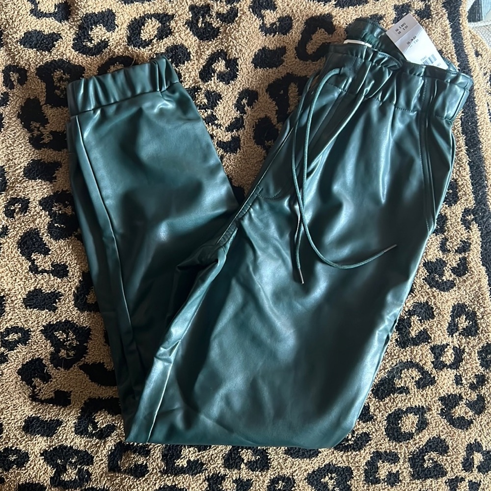 NWT Dark green Abercrombie leather jogger size small